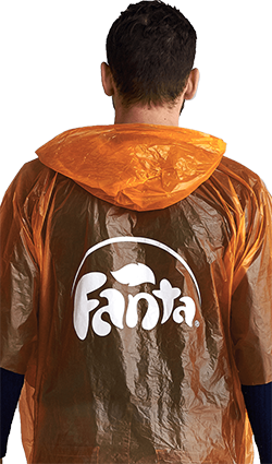 пончо с логотипом на спине для «Fanta»