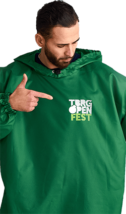 плащ с логотипом на груди для «Tuborg Open Fest»
